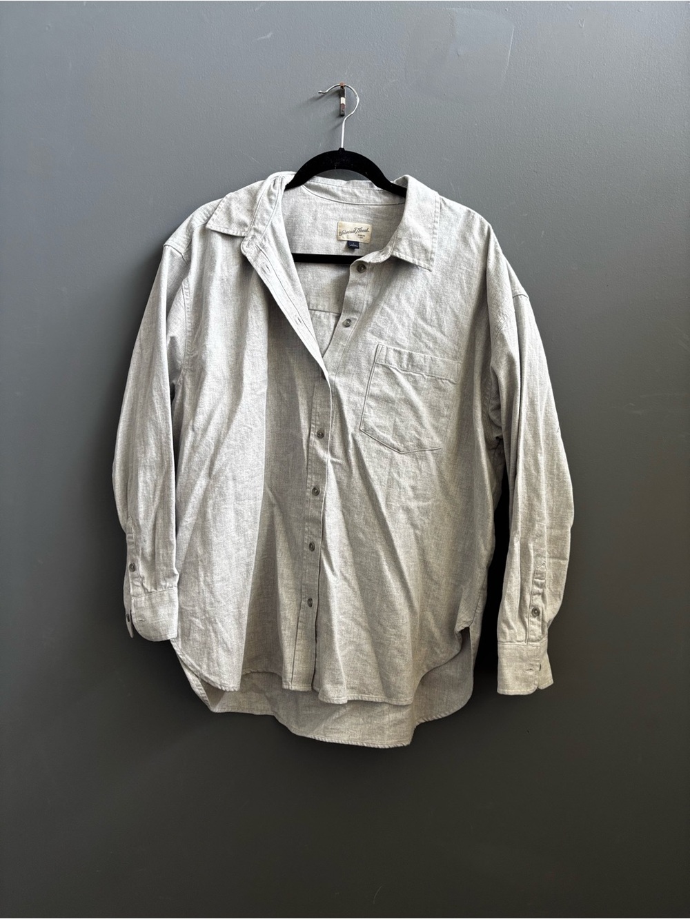 Universal Thread Light Gray Casual Button-Down Shirt